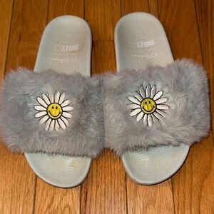 PJ Salvage Gray Fuzzy Slippers with Daisy Design